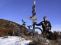 A droite c'est le Sud, pas un pet de neige. A gauche c'est le Nord. debut de la snowbike!.